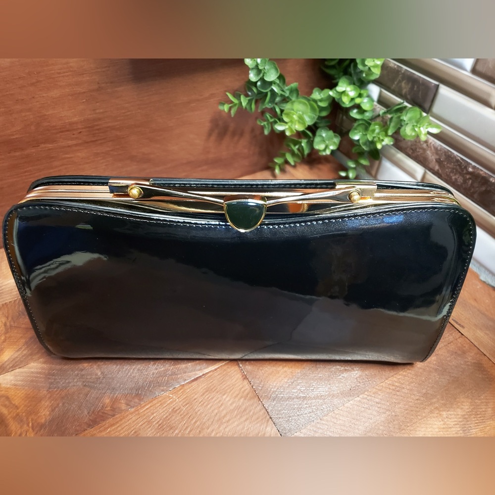 Unbranded Black Faux Patent Leather Gold Tone Metal Clutch w/KISS Lock Closure